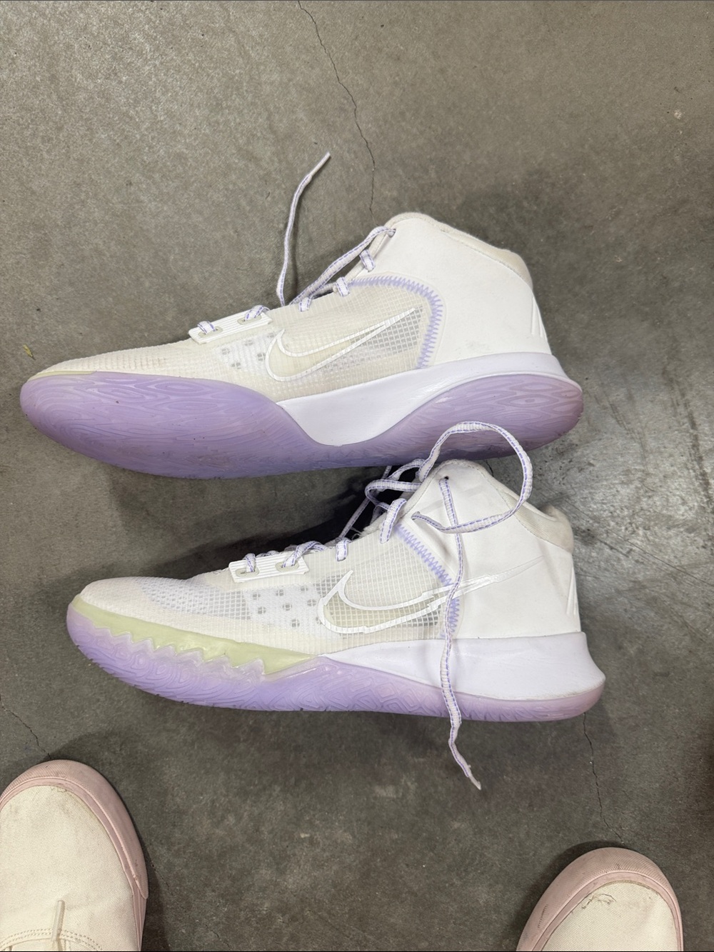 Nike Kyrie Irving White & Light Purple Mid-Top Basketball Shoes